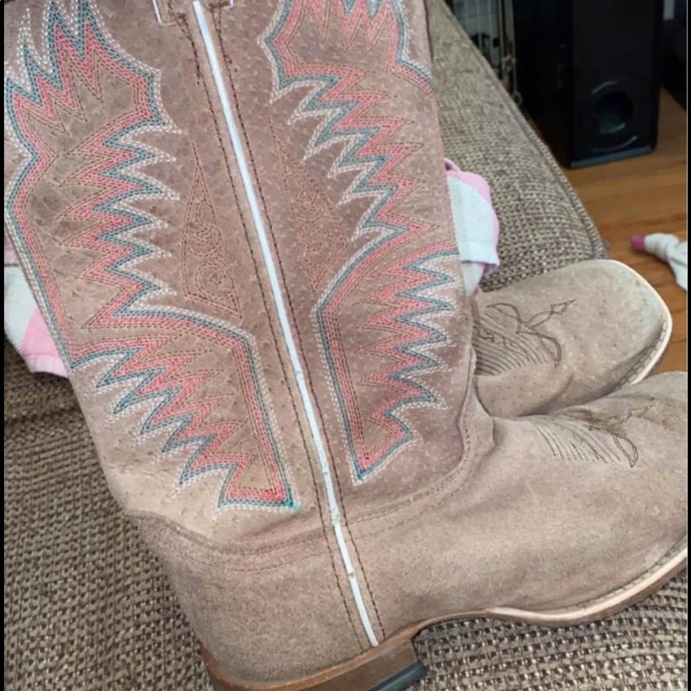 Cow girl boots size 7